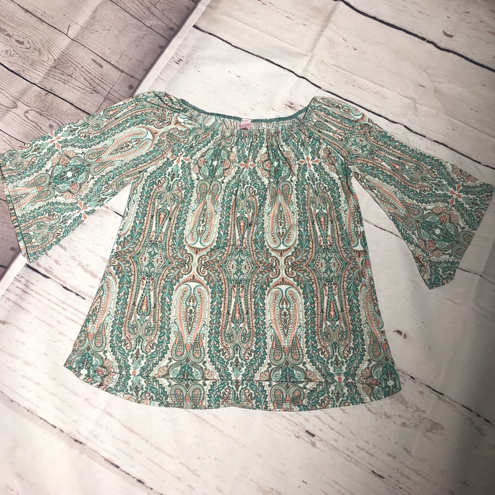 Size large belle sleeve boutique shirt.
